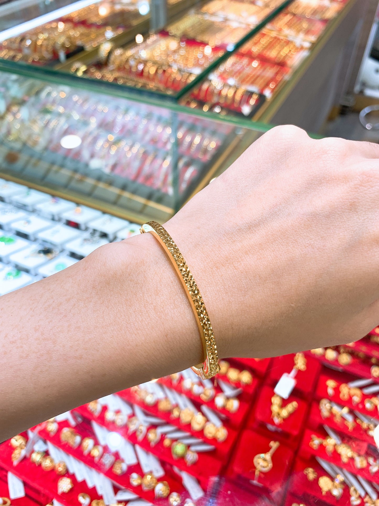 Criss Cross Cutting Flat Bangle - Oval