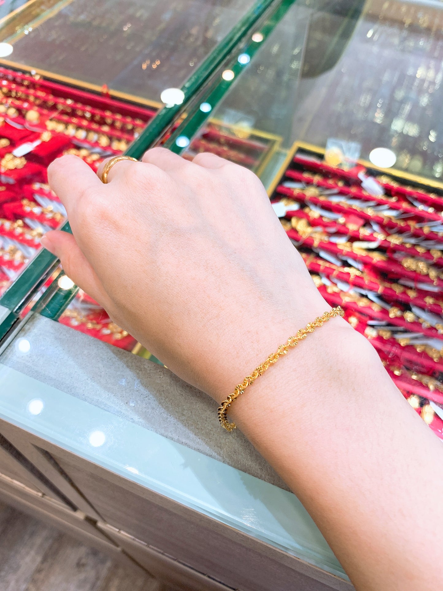 Hollow Sunflower Cutting Bracelet With Heart Charm ( S Hook )