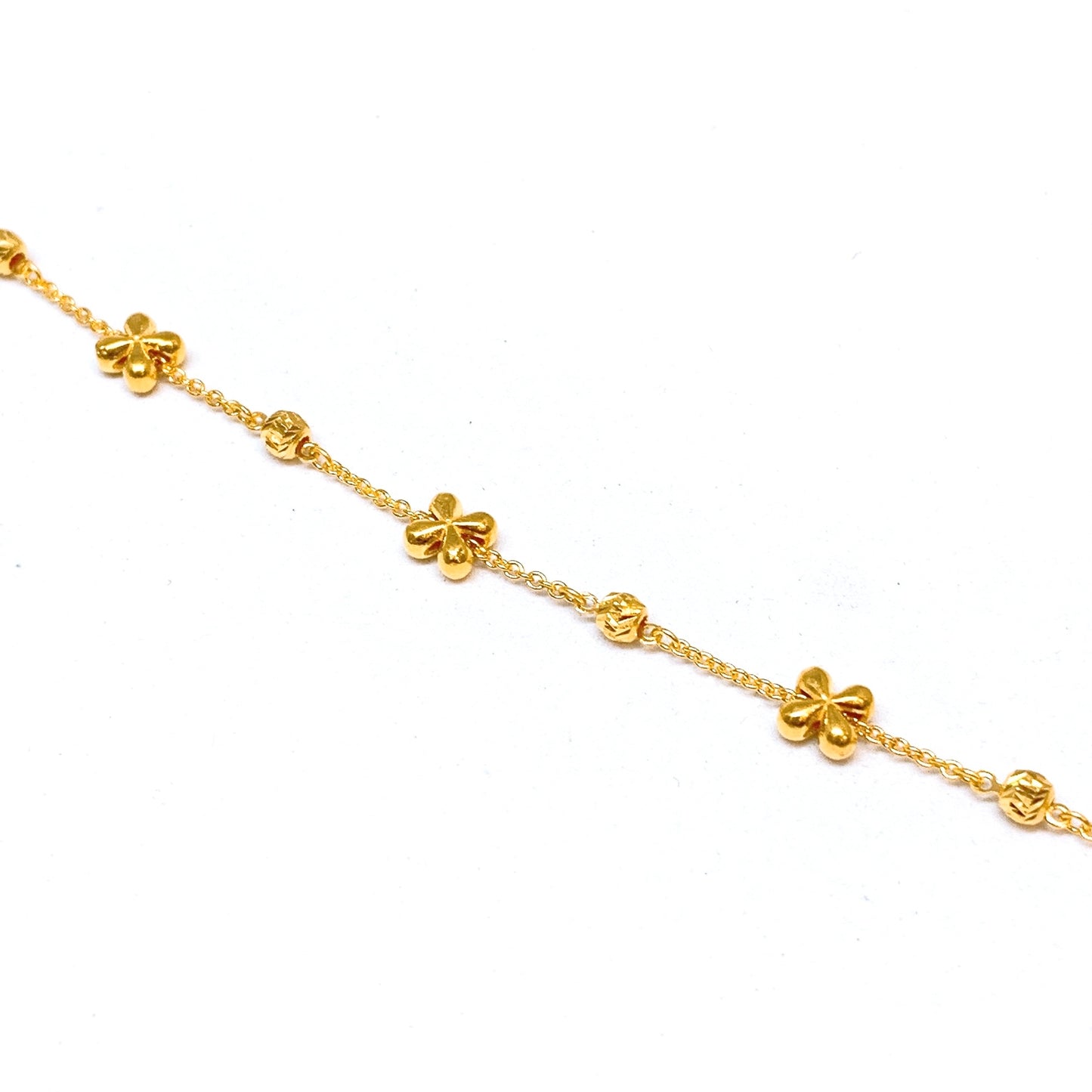 Dainty Dancing Clover With Beads Bracelet