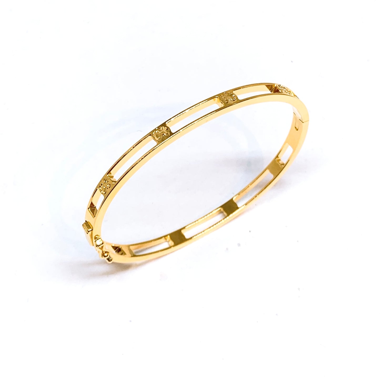Crushed Ice Dotted Bangle - Oval