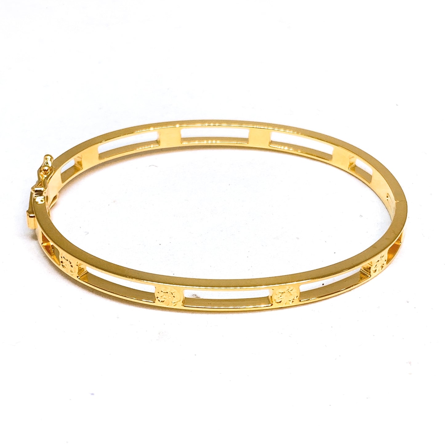 Crushed Ice Dotted Bangle - Oval