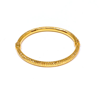 Criss Cross Cutting Rounded Bangle - Oval