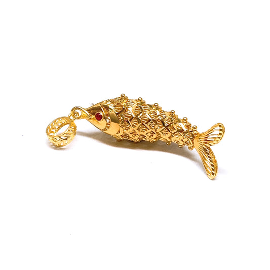 Mesh Moving Fish Pendant