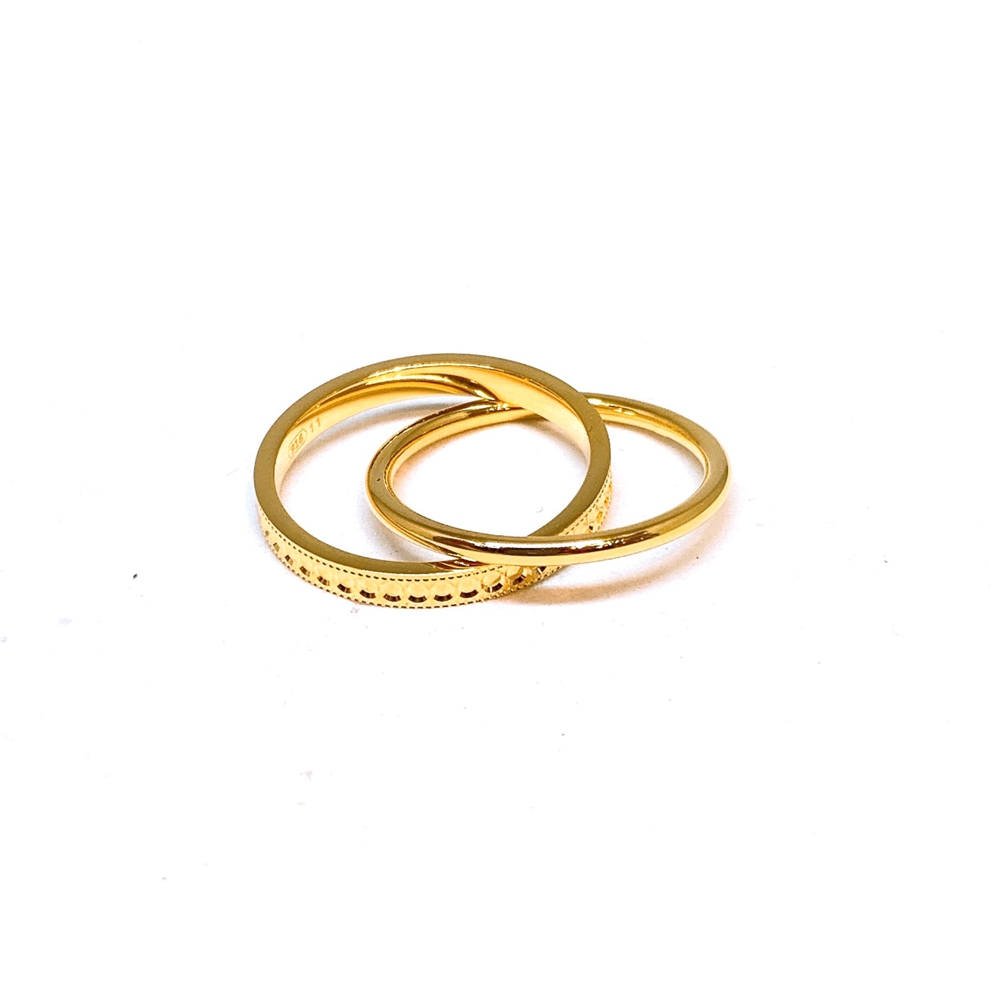 Interlinked Criss Cross Ring